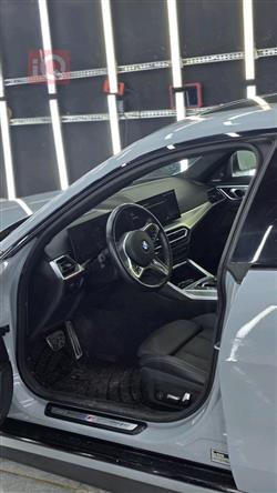 بی ئێم دەبڵیو i4